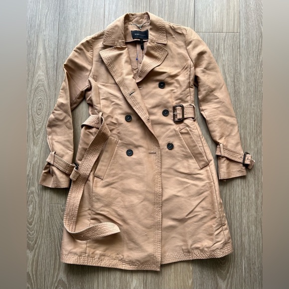 BCBGMaxAzria Jackets & Blazers - BCBG Maxazria Women's Camel Trench Coat Size small
